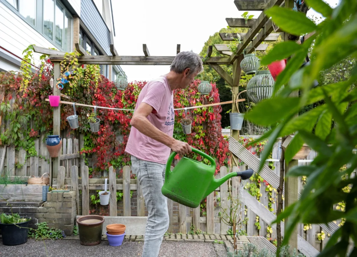 Planten water geven gieter hier scaled
